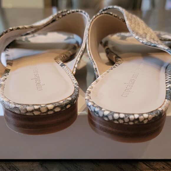 Cupcakes and Cashmere Revolve size 7 leather slipper sandals NWOT - Picture 3 of 7